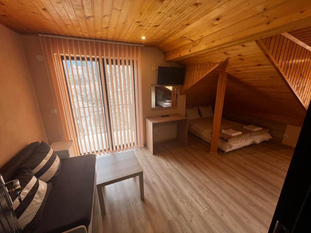 Advel Guest Hous Hotel Madzhare Eksteriør billede