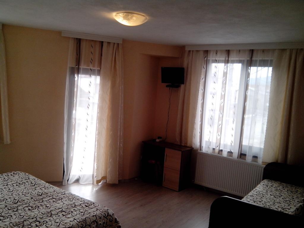 Advel Guest Hous Hotel Madzhare Værelse billede